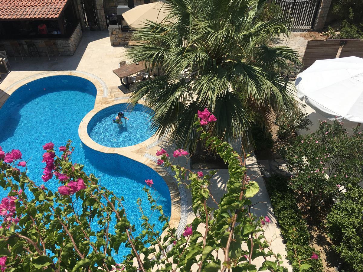 Villanaz Apart Hotel Bitez Exterior photo